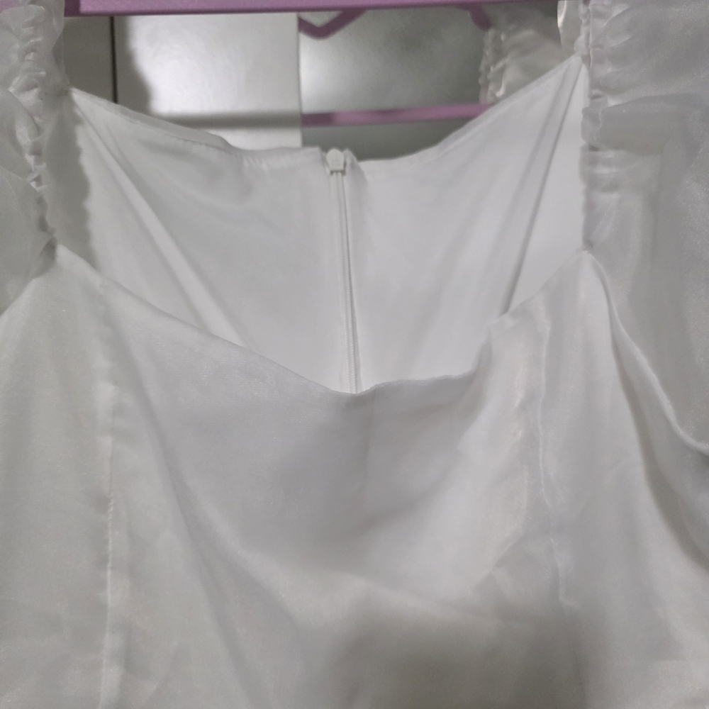 Elegant White Puff Sleeve Dress - Picture 3 of 4